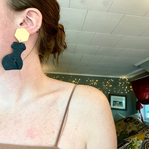Handmade Clay Earrings | Forms of a Woman Silhouette | Black and Yellow - Picture 5 of 8